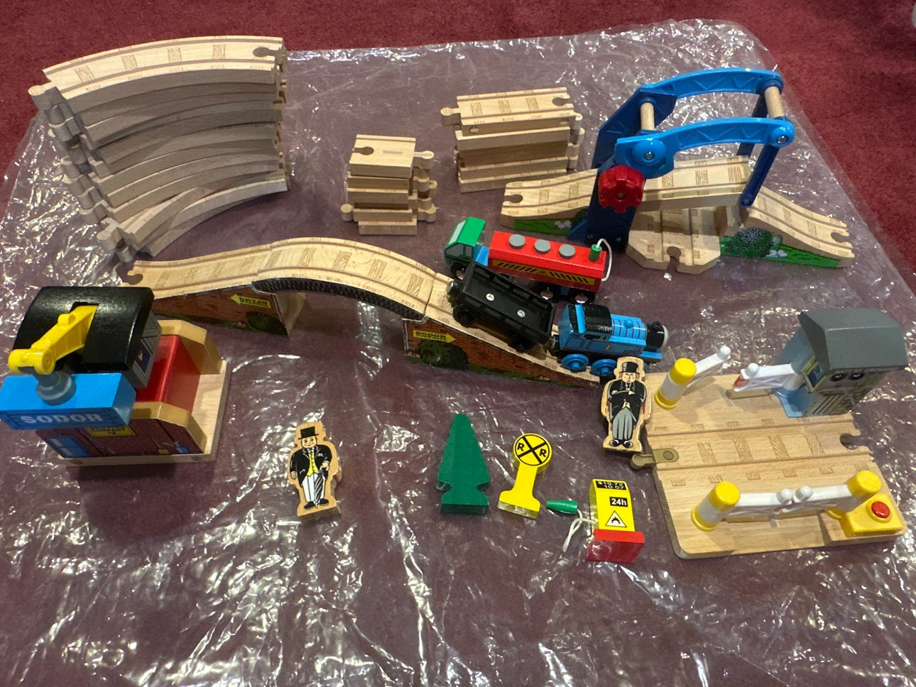 Thomas & Friends Wooden Railway figure 8 set plus more - photo 2