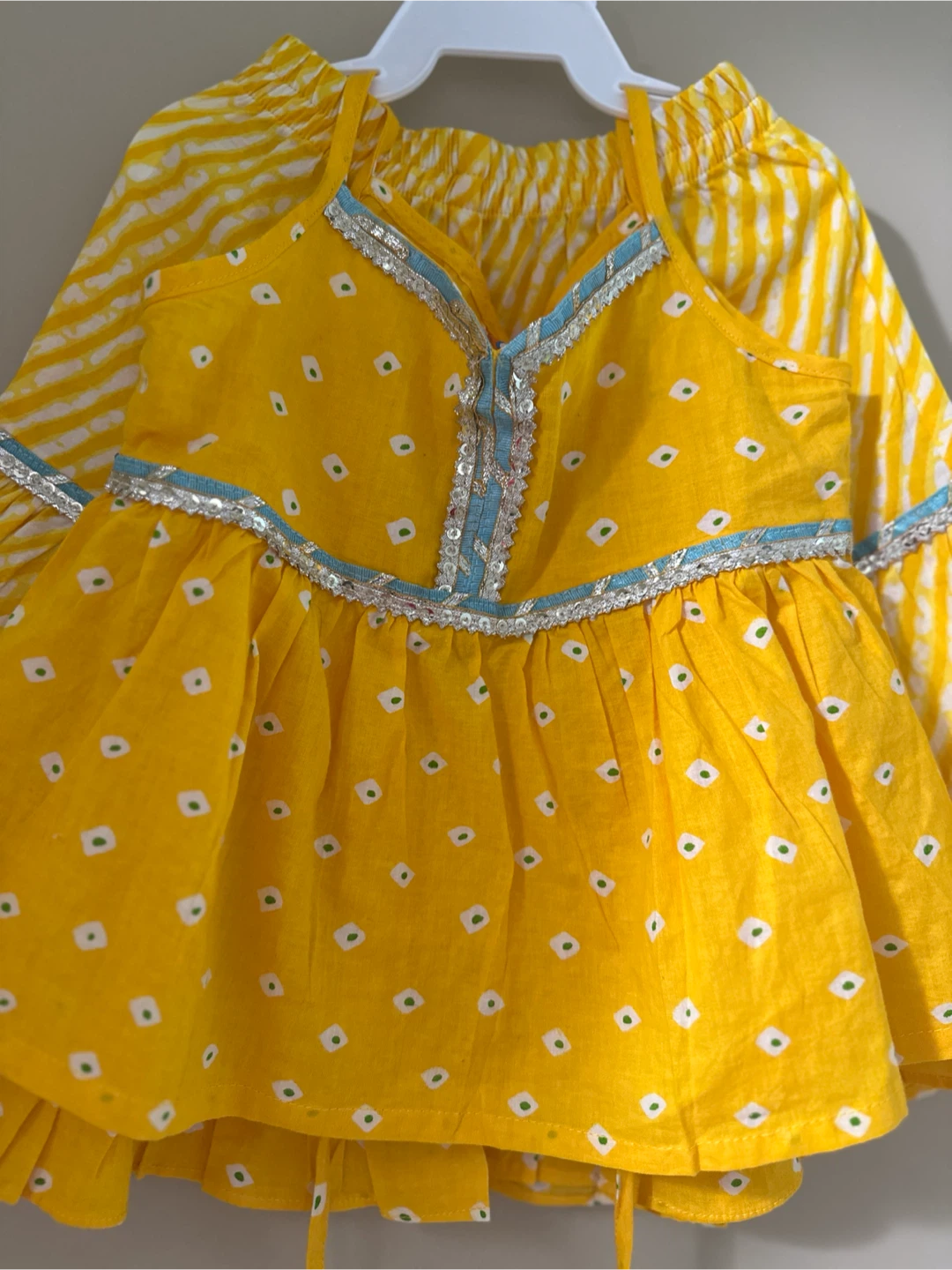 Girls yellow traditional print outfit - photo 2