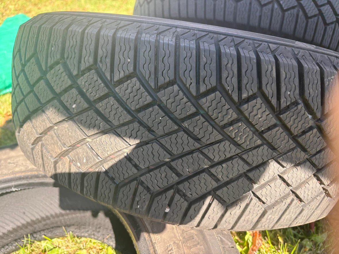 Continental 215/60/16 4 Winter Tires - photo 4