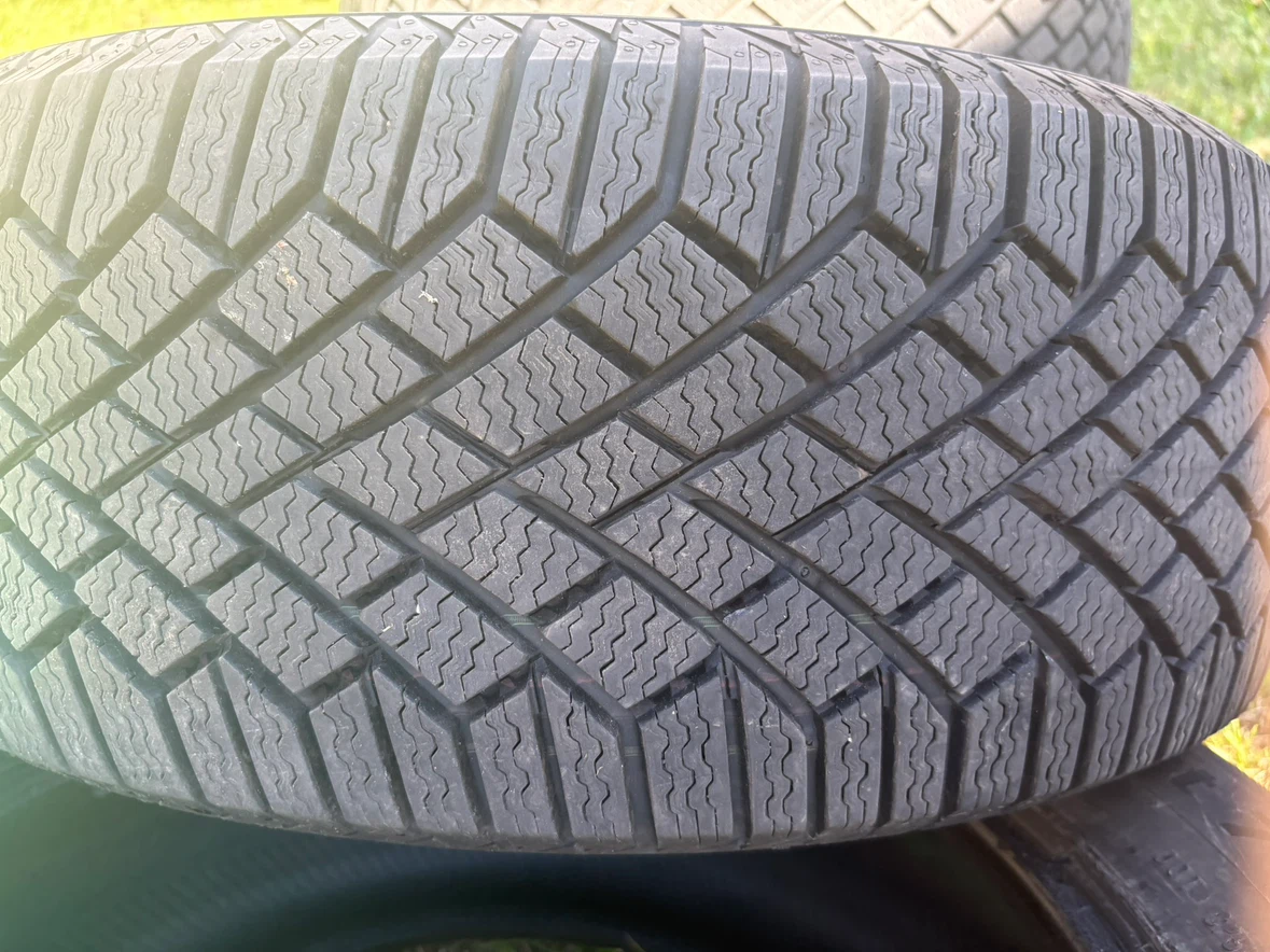 Continental 215/60/16 4 Winter Tires - photo 5