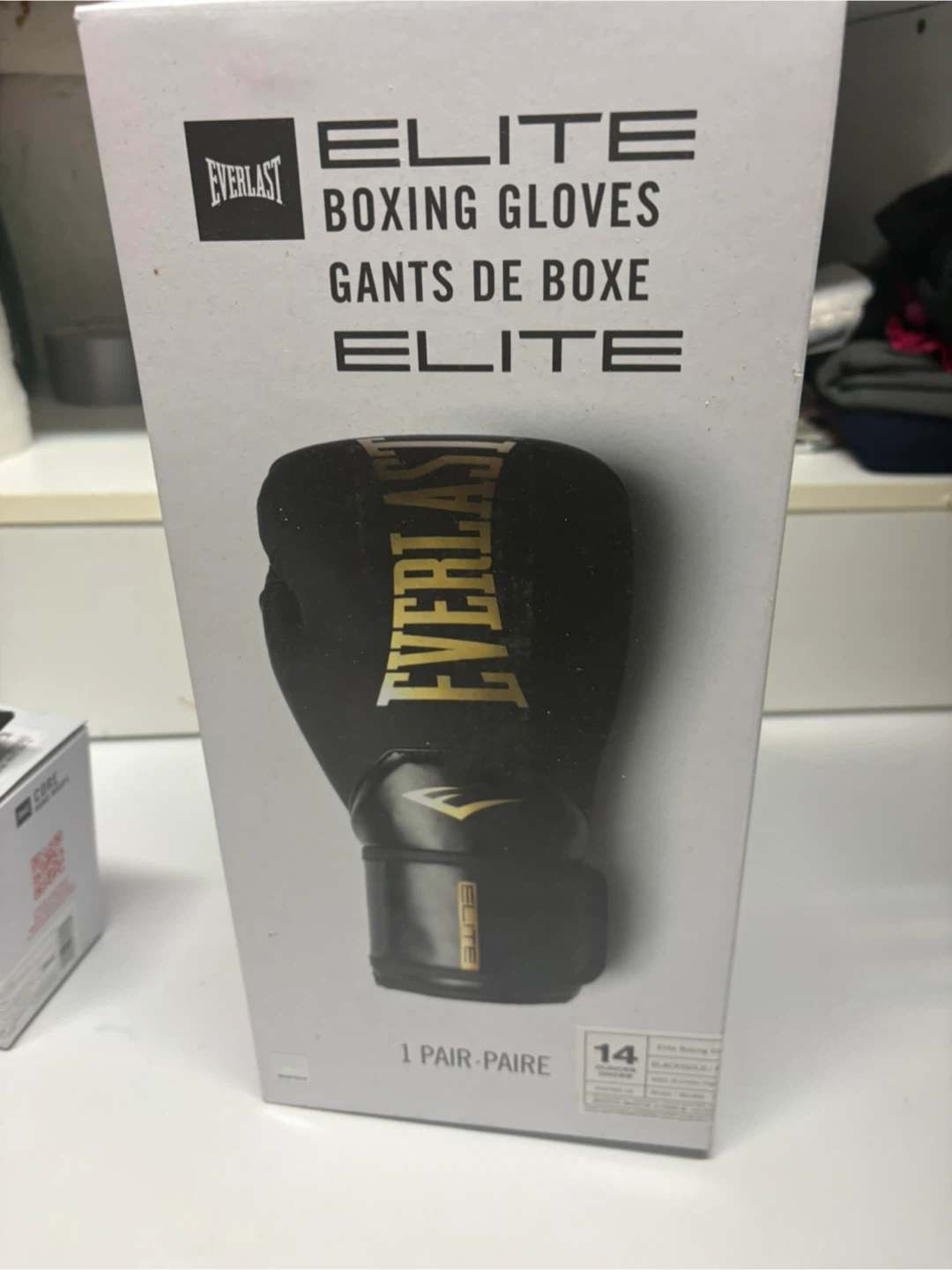 NEW Everlast Boxing Set - 14 oz Elite Gloves + Core Hand Wraps - photo 3