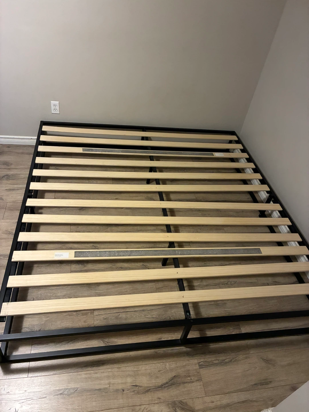Kind size bed frame - photo 2