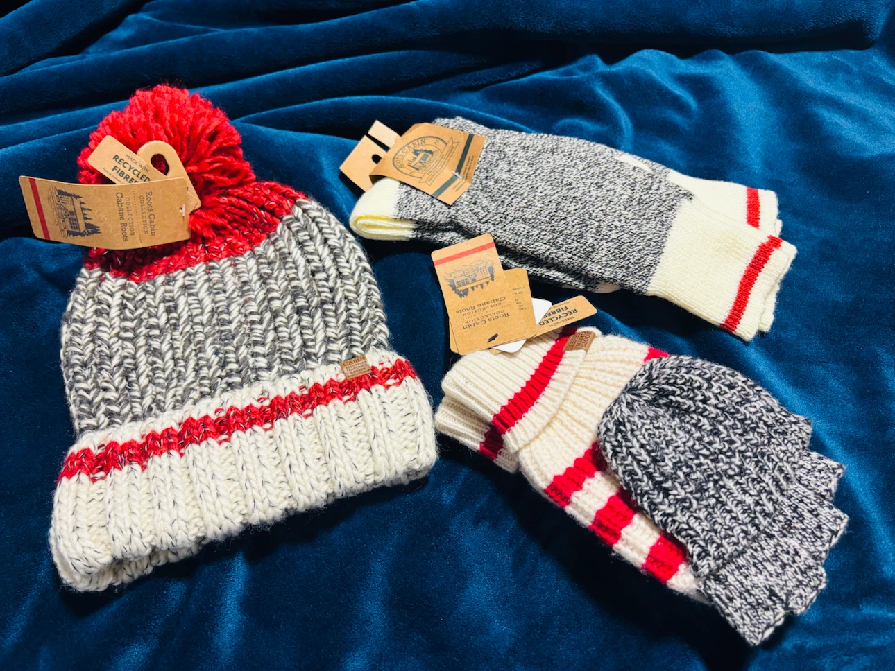 Roots Cabin Collection Hat and Gloves Set