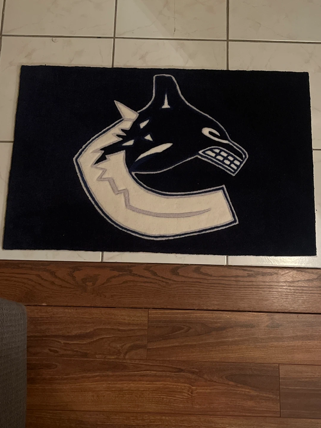 🎁 BRAND NEW Vancouver Canucks Logo Rug (21” x 32.5”) – - photo 3