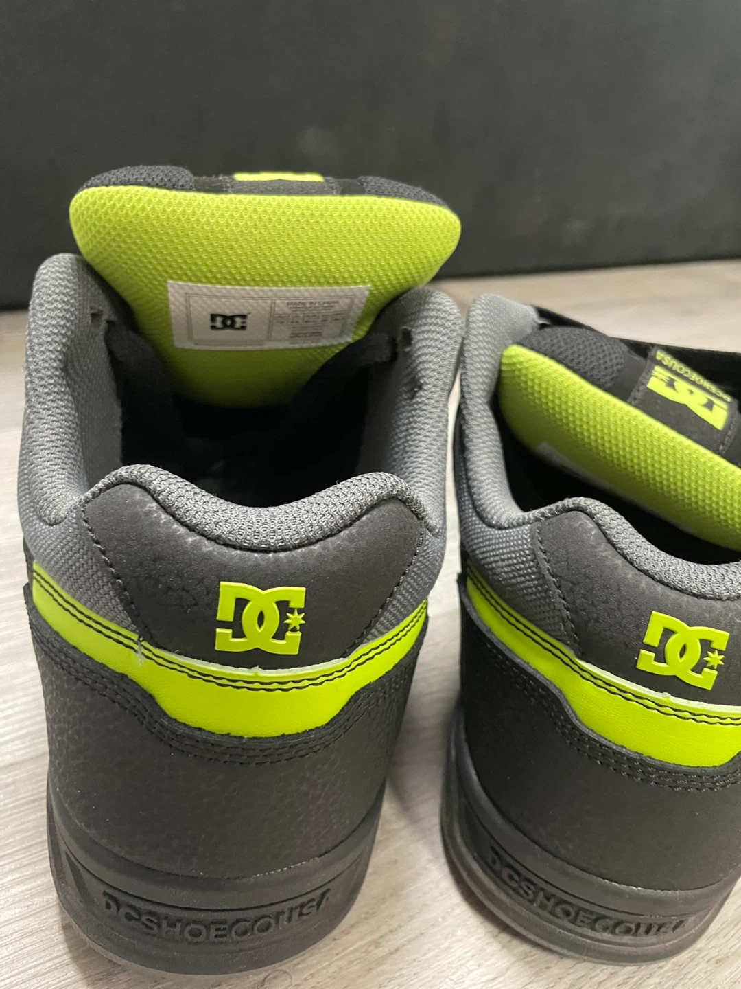 DC Shoes Black and Grey Sneakers - photo 2