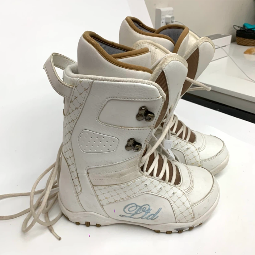 Women's Snowboard Boots Size 9 US White LTD Lace Up Snowboarding - photo 5