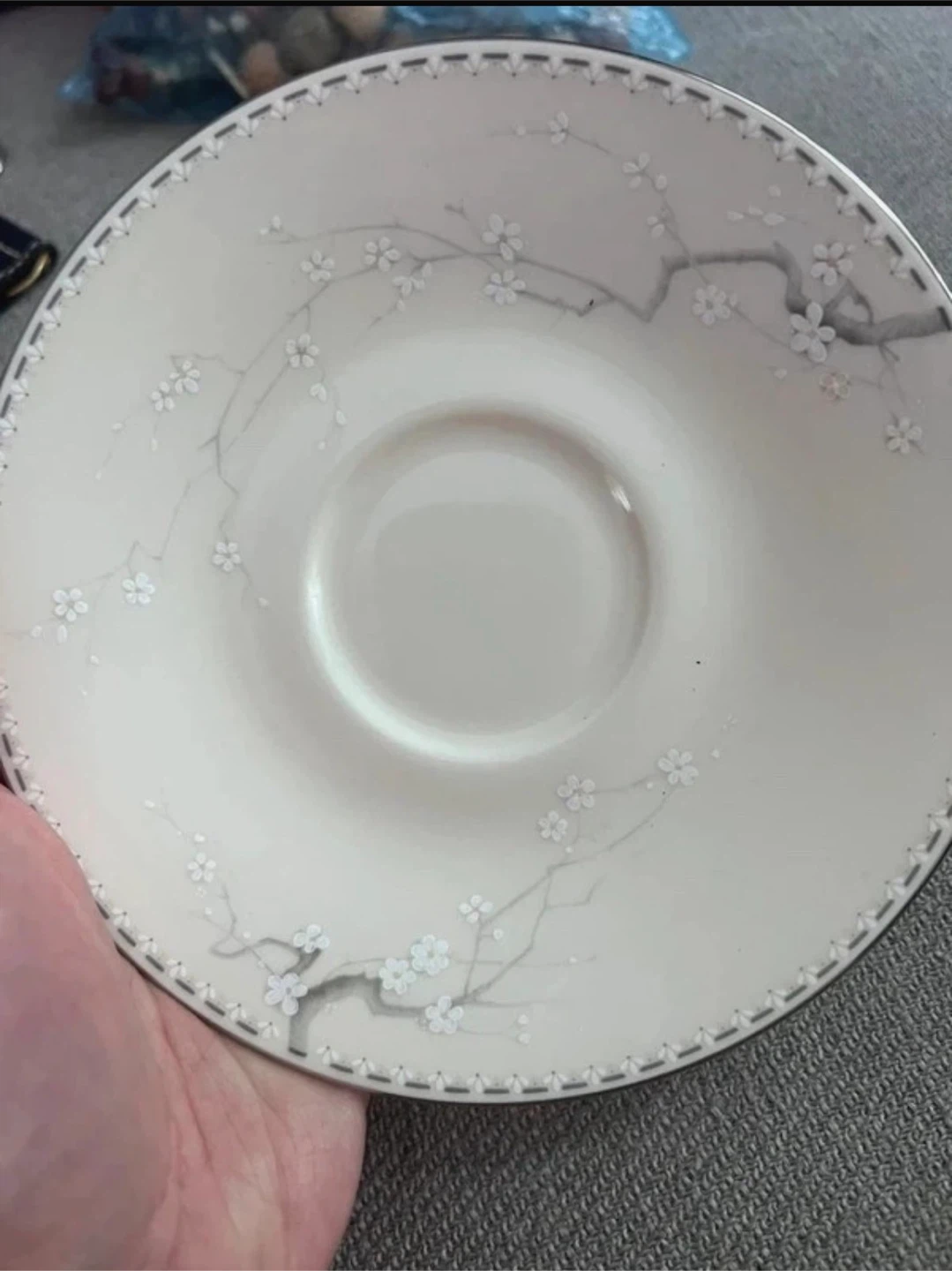 2 Vintage Royal Doulton Tea Cup Saucers / Small Plates - photo 2