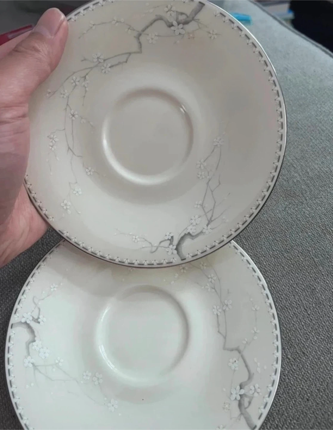 2 Vintage Royal Doulton Tea Cup Saucers / Small Plates - photo 3