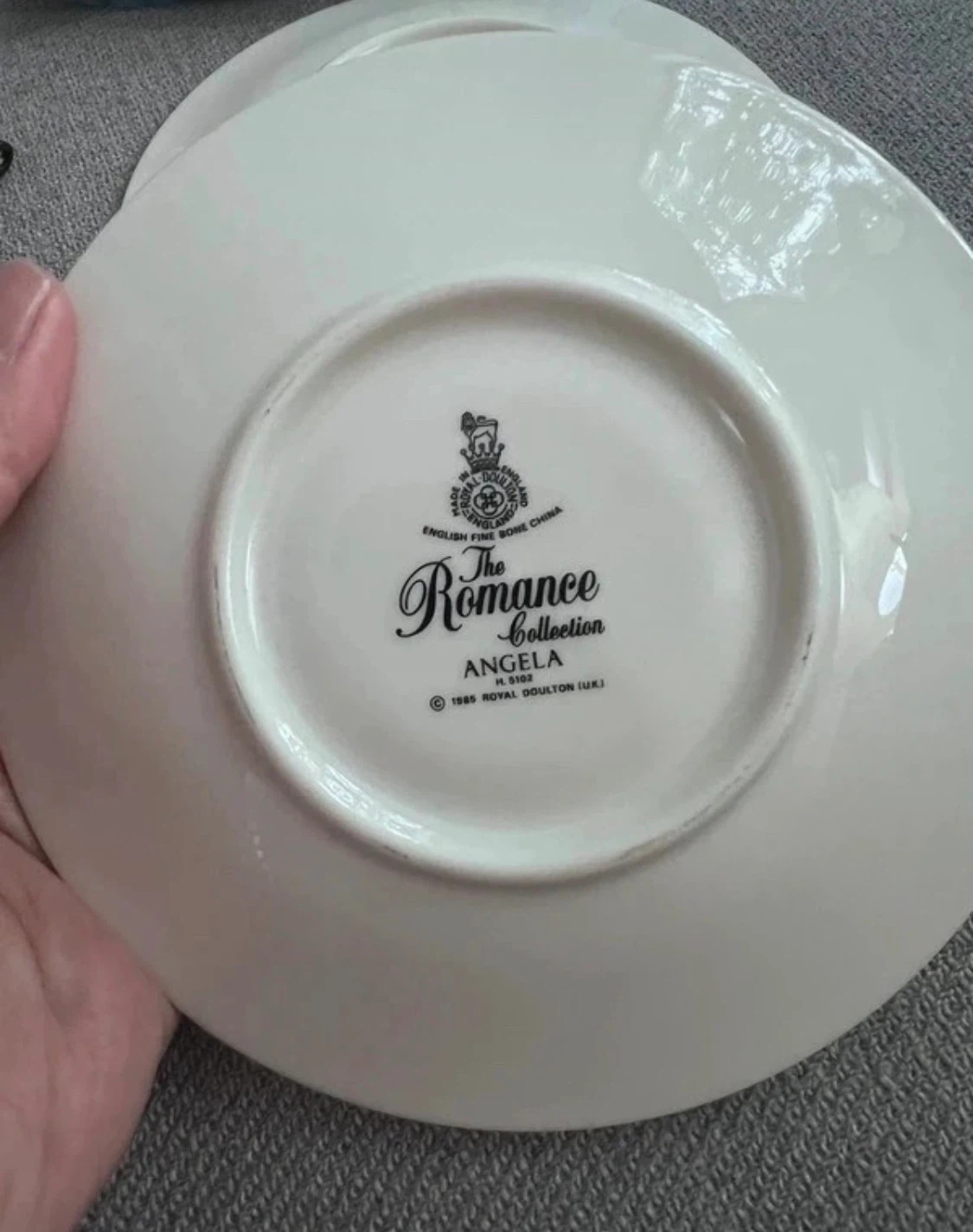2 Vintage Royal Doulton Tea Cup Saucers / Small Plates - photo 4
