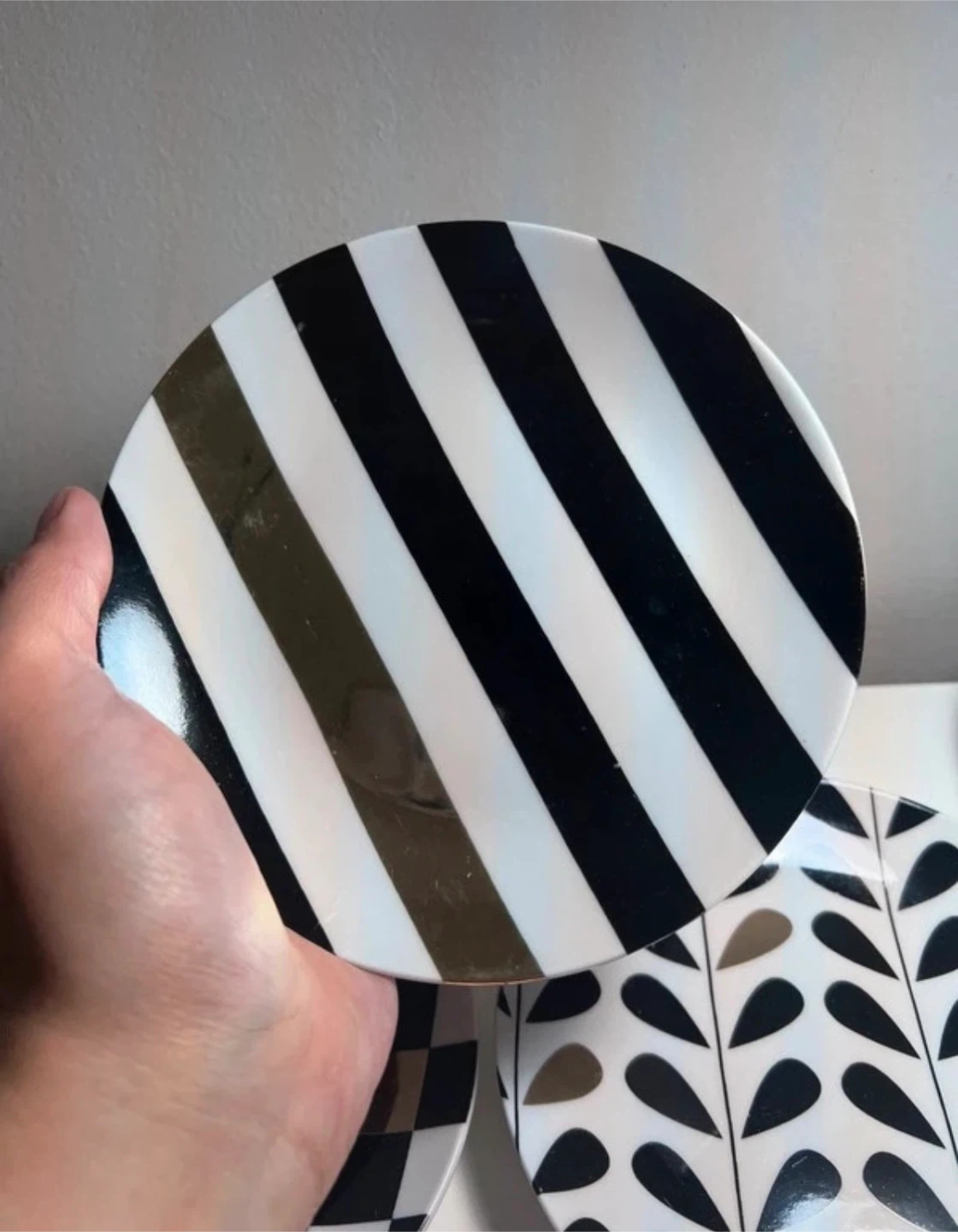 Set of 4 6" Macy's Black & White Dessert Plates Gold Accent, - photo 2