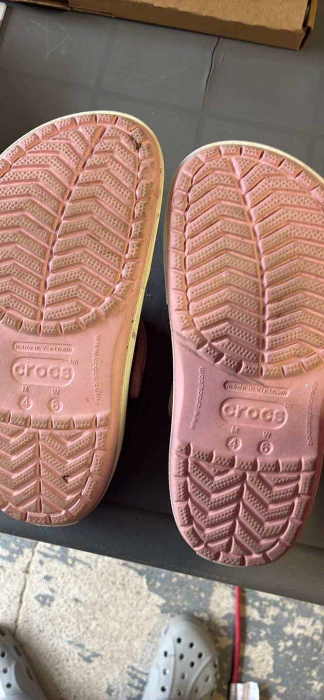 Pink Crocs Clogs women’s size 6 - photo 3
