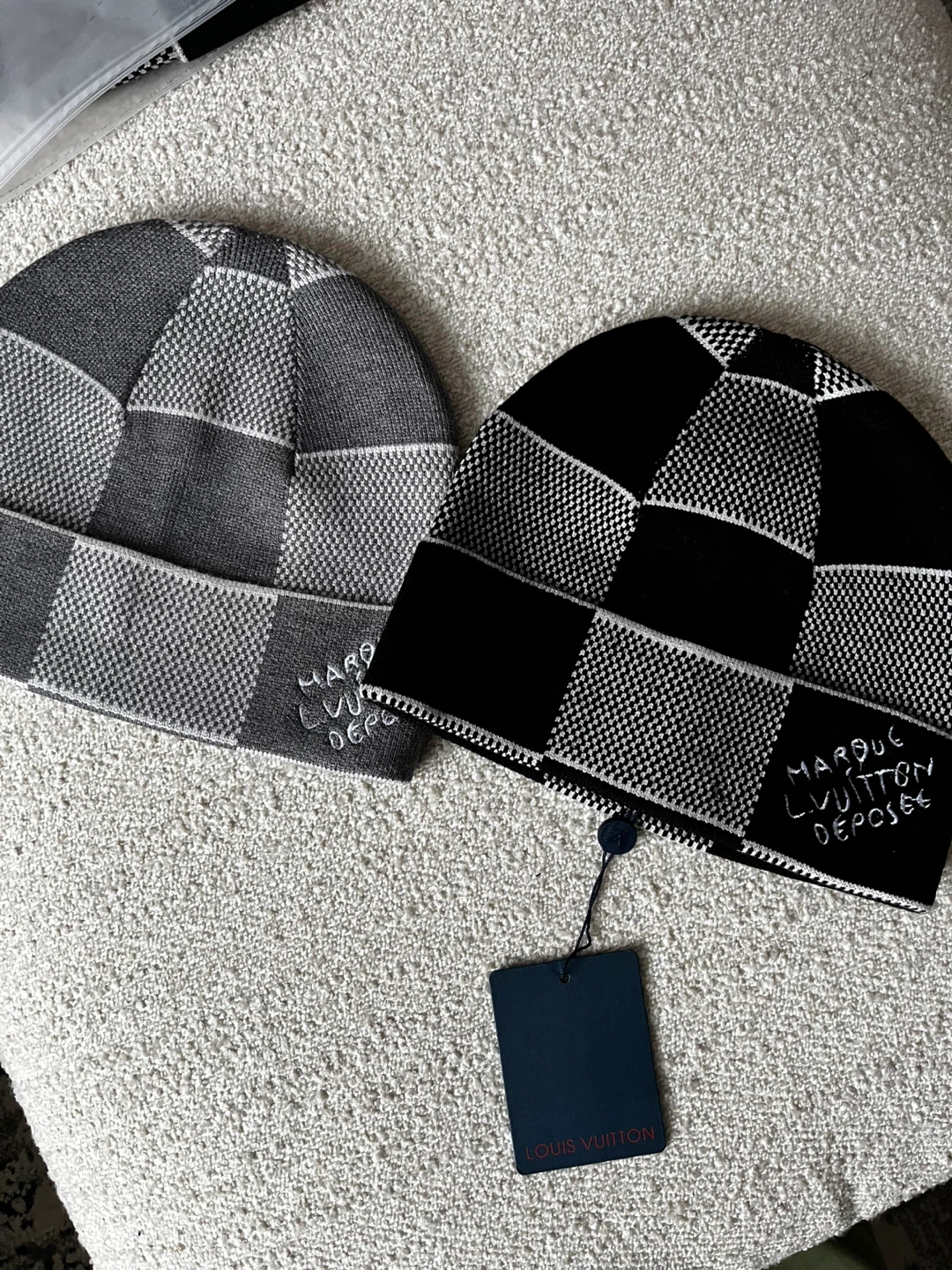 Lv Beanie Set