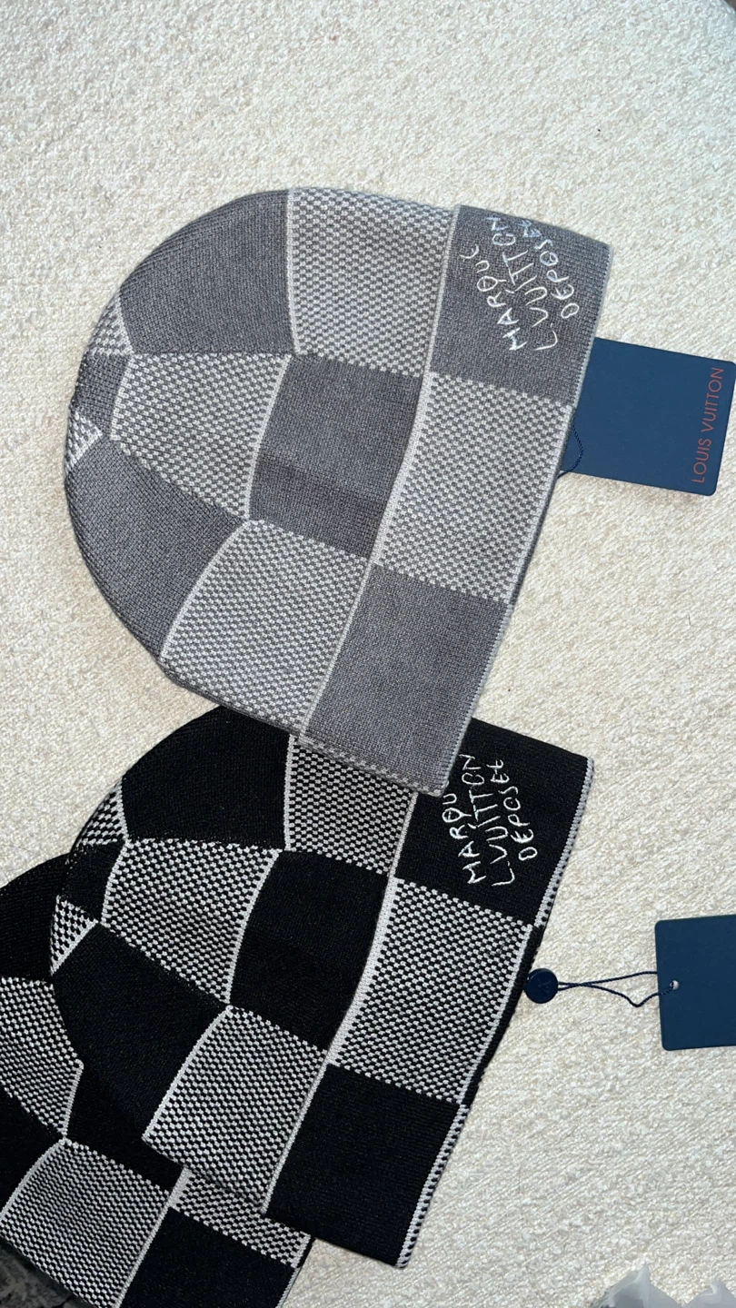 Lv Beanie Set - photo 5