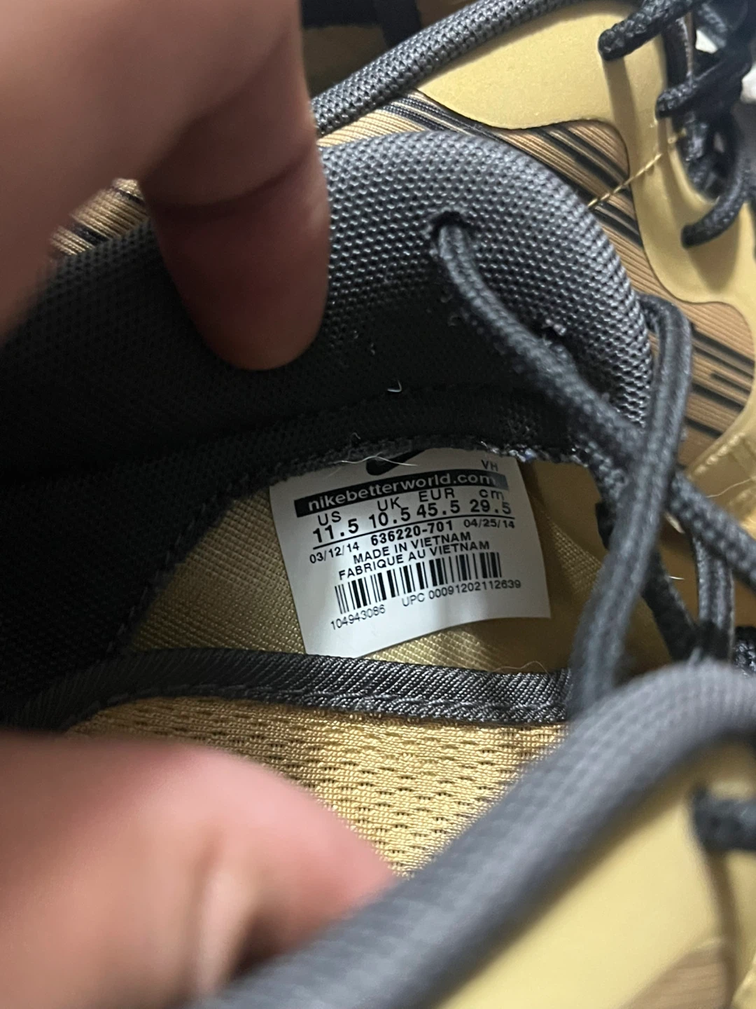 Nike Gold and Black Sneakers Size 11.5 - photo 2