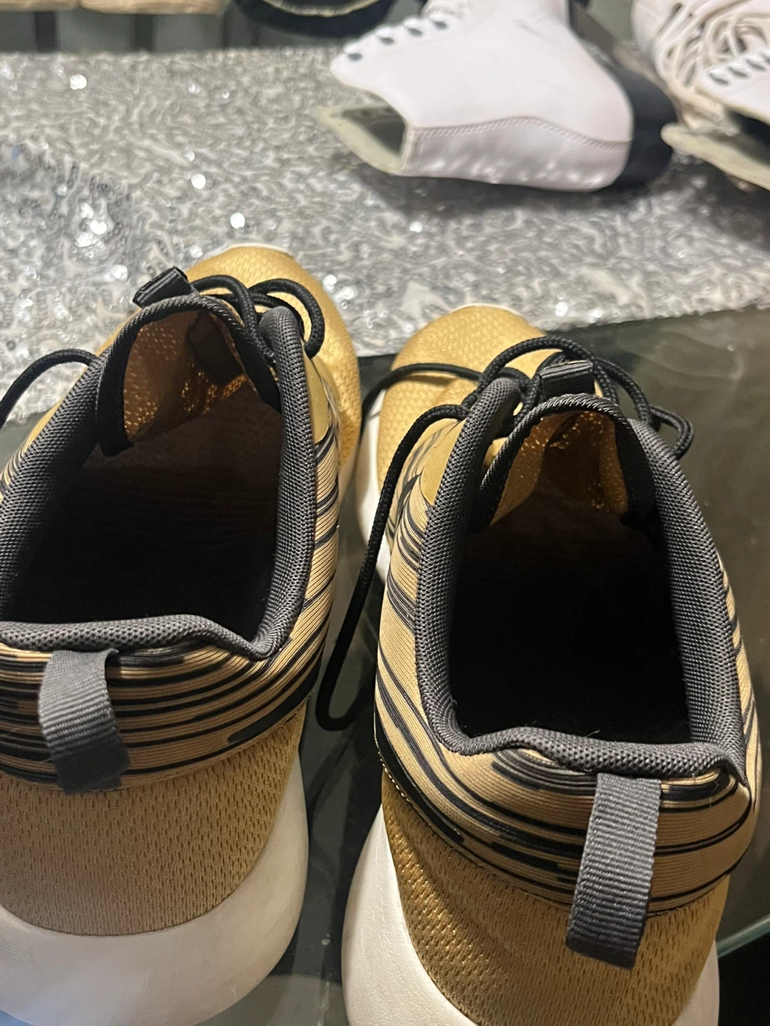 Nike Gold and Black Sneakers Size 11.5 - photo 3
