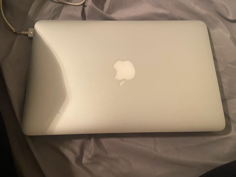 Apple MacBook Air 11-inch laptop