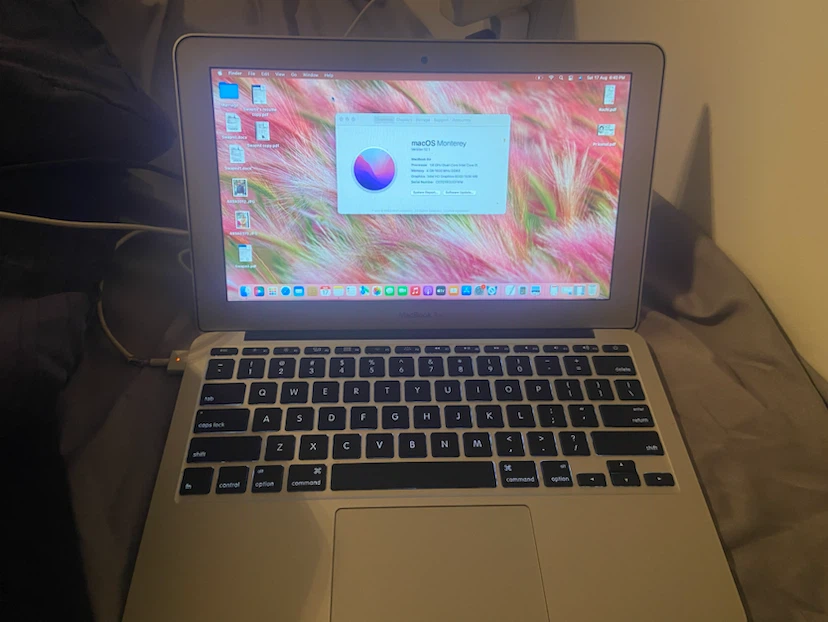 Apple MacBook Air 11-inch laptop - photo 3
