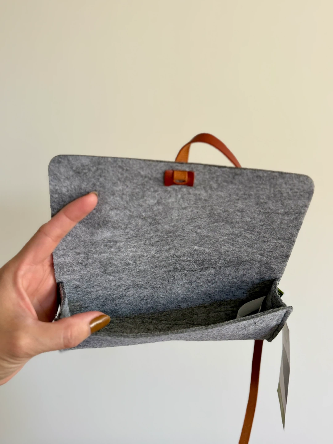 Meori Felt Pouch – Artistic Vegan Leather Closure | BNWT - photo 3