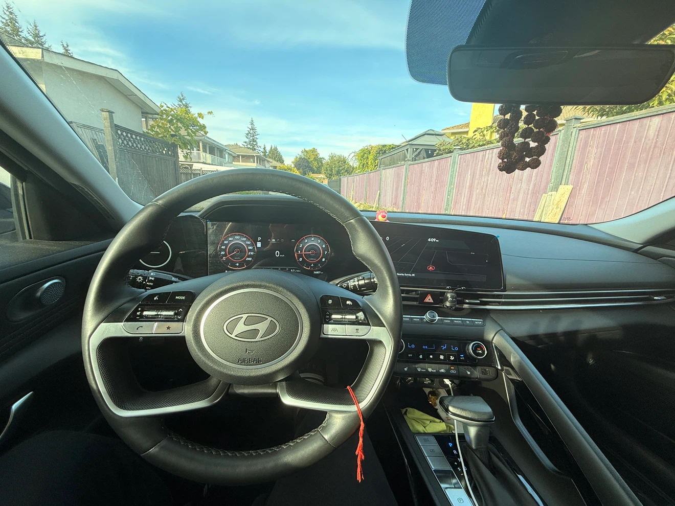 2025 Hyundai Elantra Luxury - photo 4