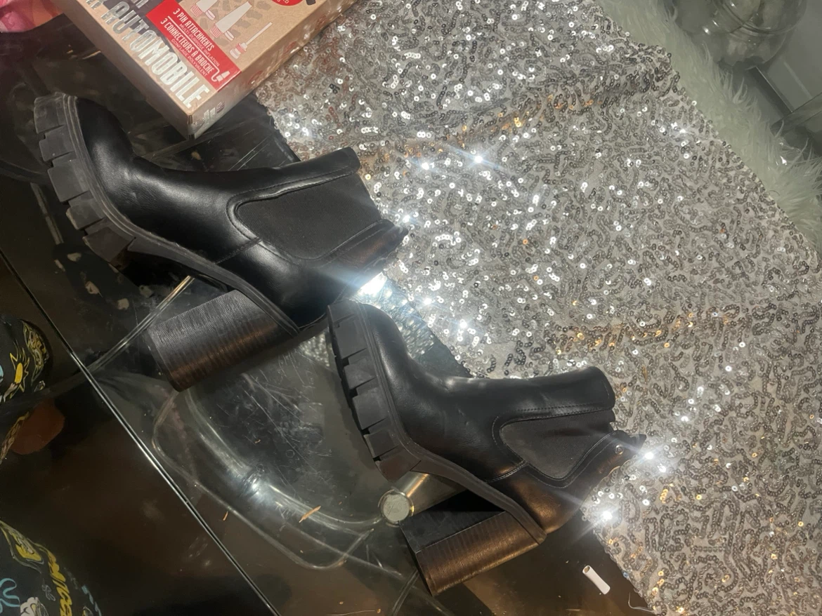 Guess Black Heeled Ankle Boots size 8