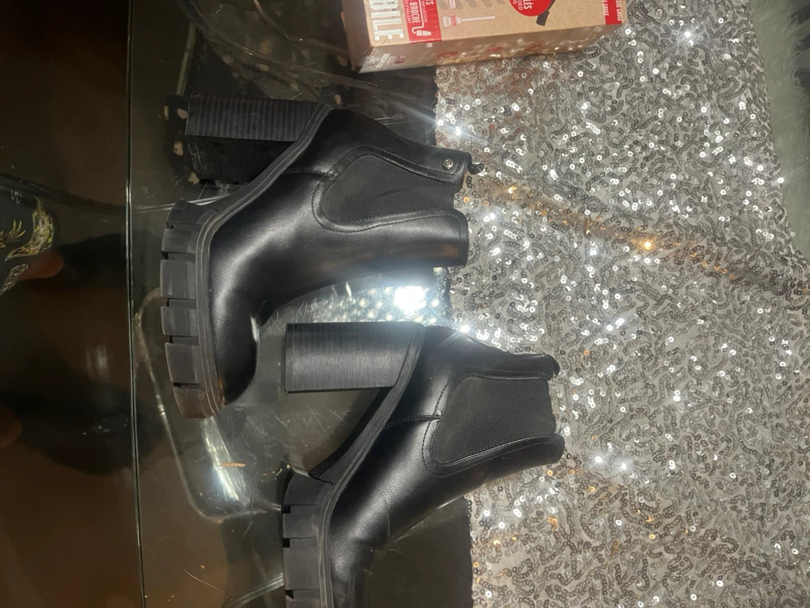 Guess Black Heeled Ankle Boots size 8 - photo 4