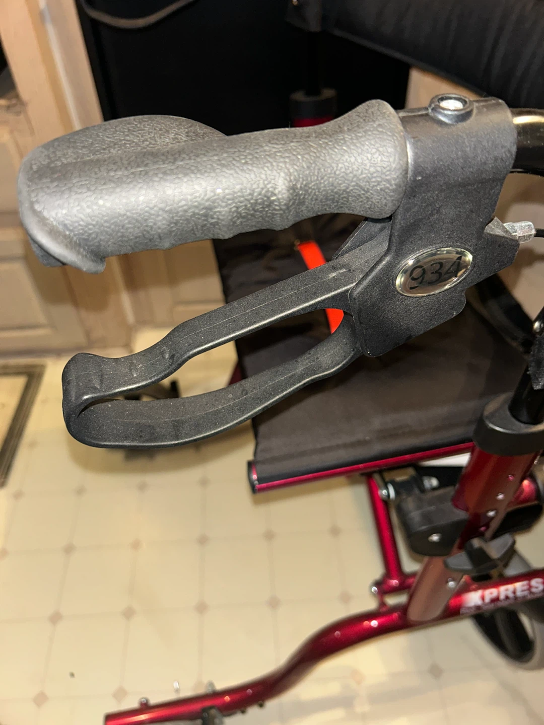 Handilite Xpress Rolling Walker - photo 4