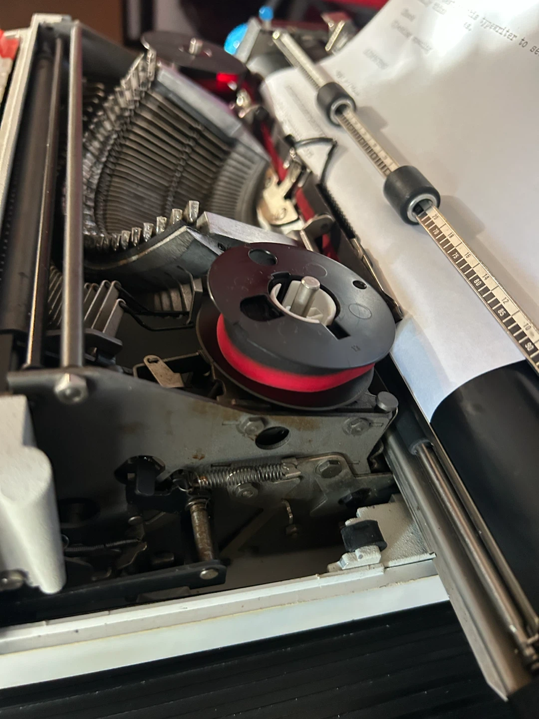 Olivetti Lettera 46 Typewriter - photo 3