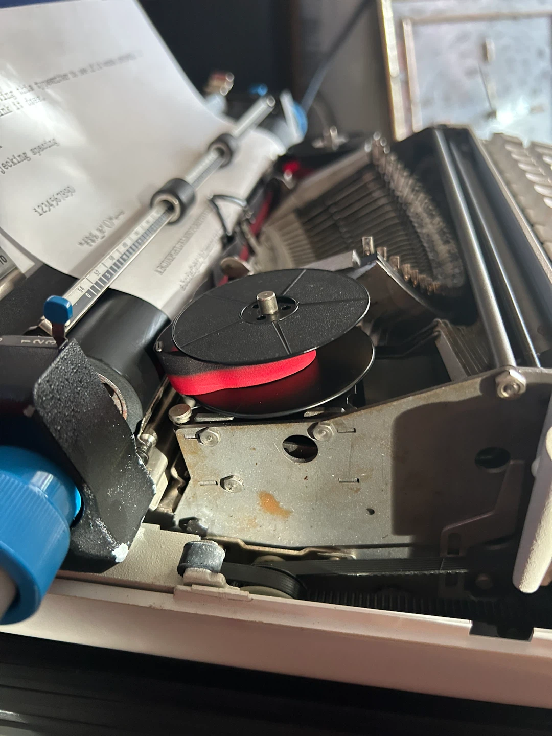 Olivetti Lettera 46 Typewriter - photo 4
