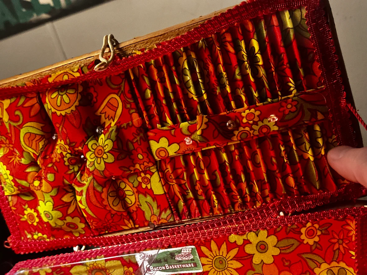 Vintage Czechoslovakian Sewing Box - photo 3