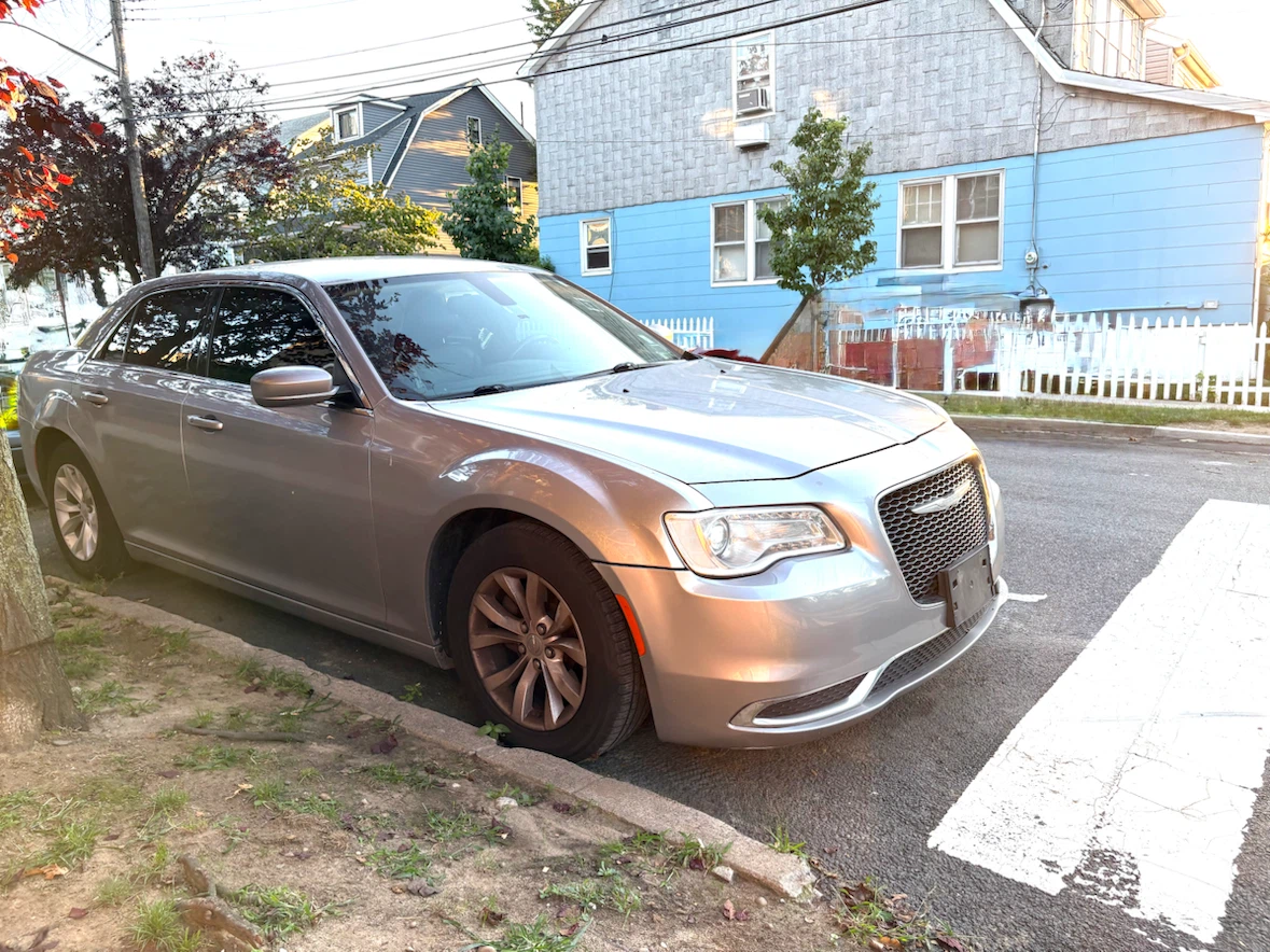 2016 Chrysler 300 - photo 2