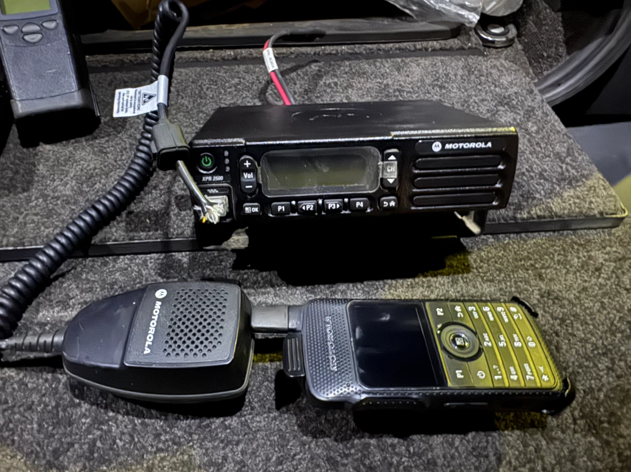Motorola XPR 2500 Mobile Radio UHF w/ SL7550 Handheld