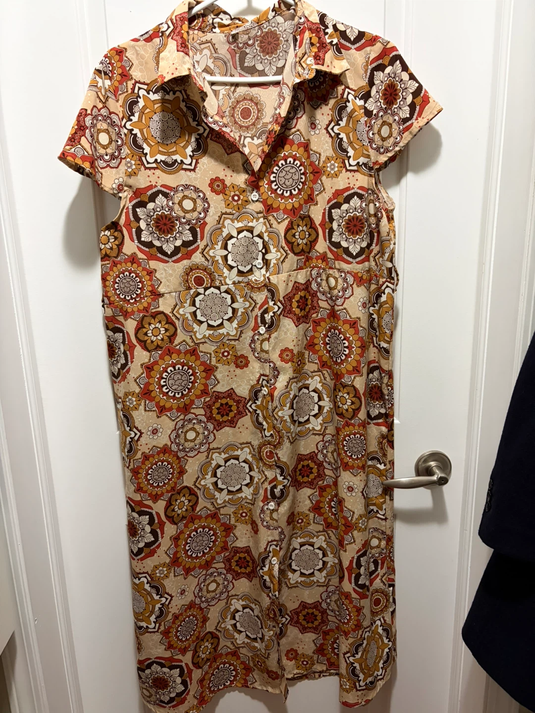 Vintage-Style Mandala Print Button-Down Midi Dress - photo 3