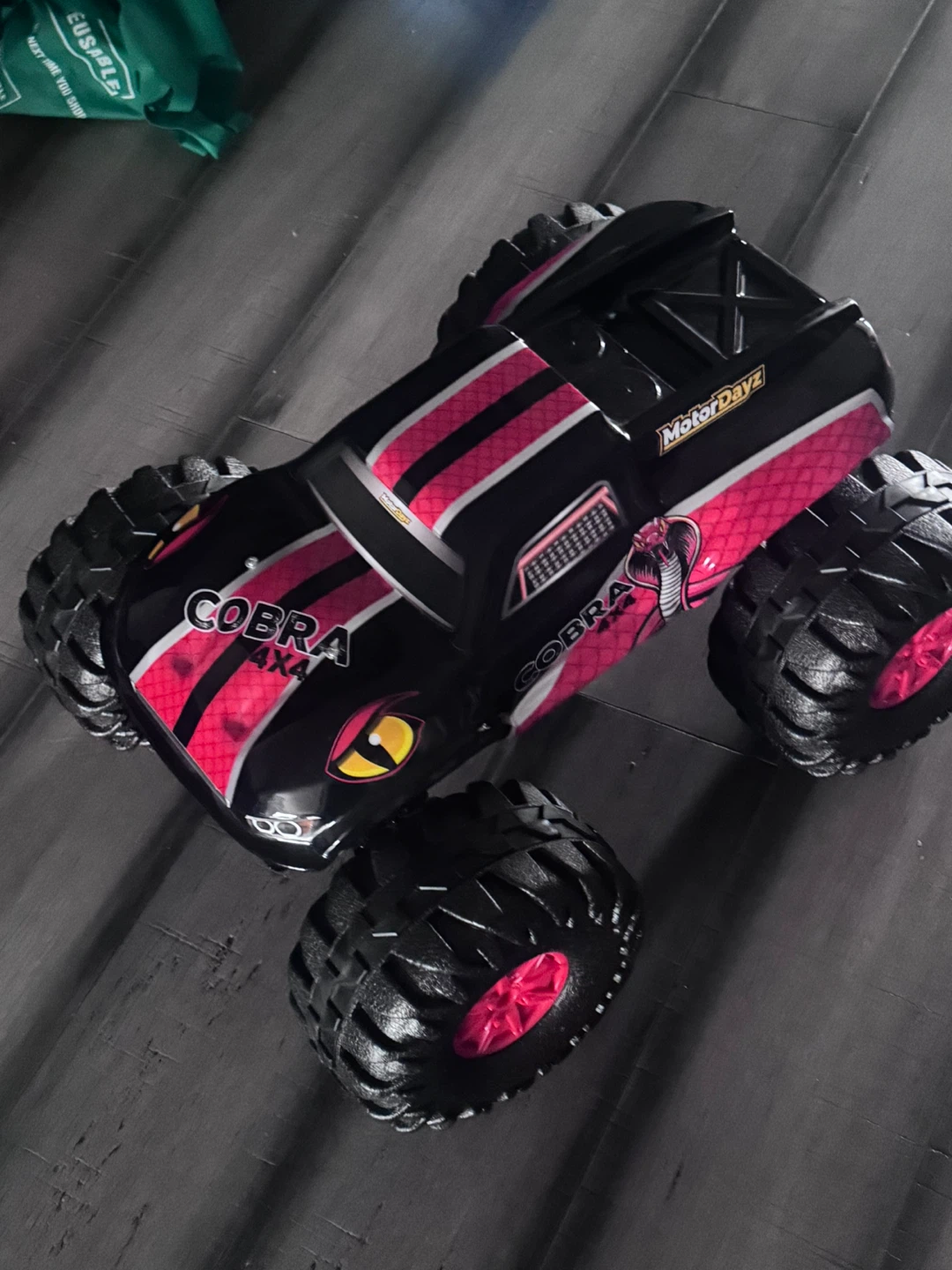 MotorDayz Cobra 4x4 RC Monster Truck - photo 2