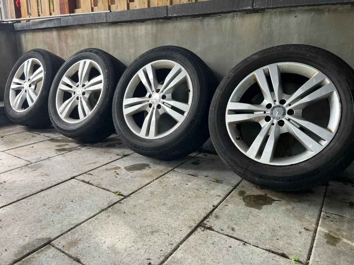 Set of 4 Mercedes-Benz Wheels with 19 inch Continental Tires - photo 3