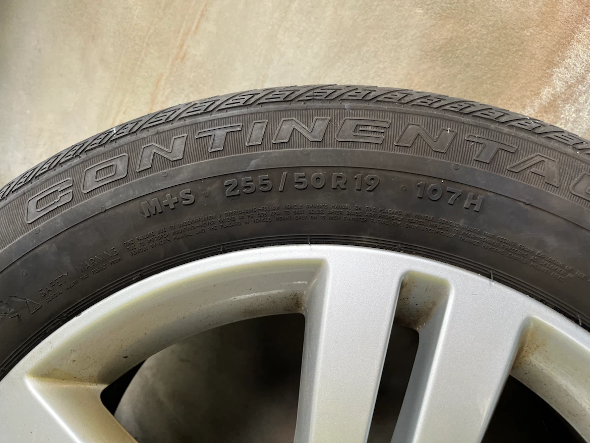 Set of 4 Mercedes-Benz Wheels with 19 inch Continental Tires - photo 4