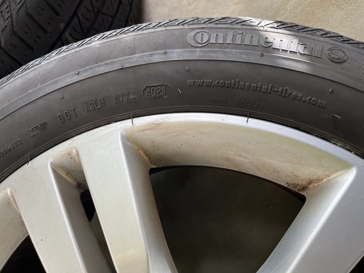 Set of 4 Mercedes-Benz Wheels with 19 inch Continental Tires - photo 5
