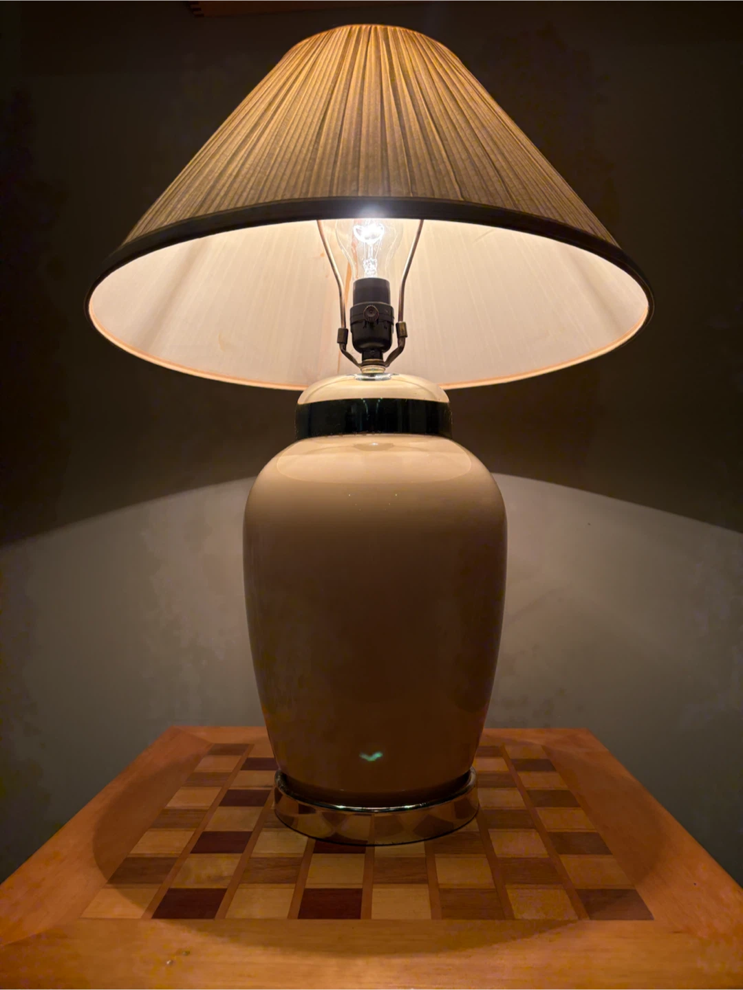 Vintage Cream Ceramic Table Lamp. It works.