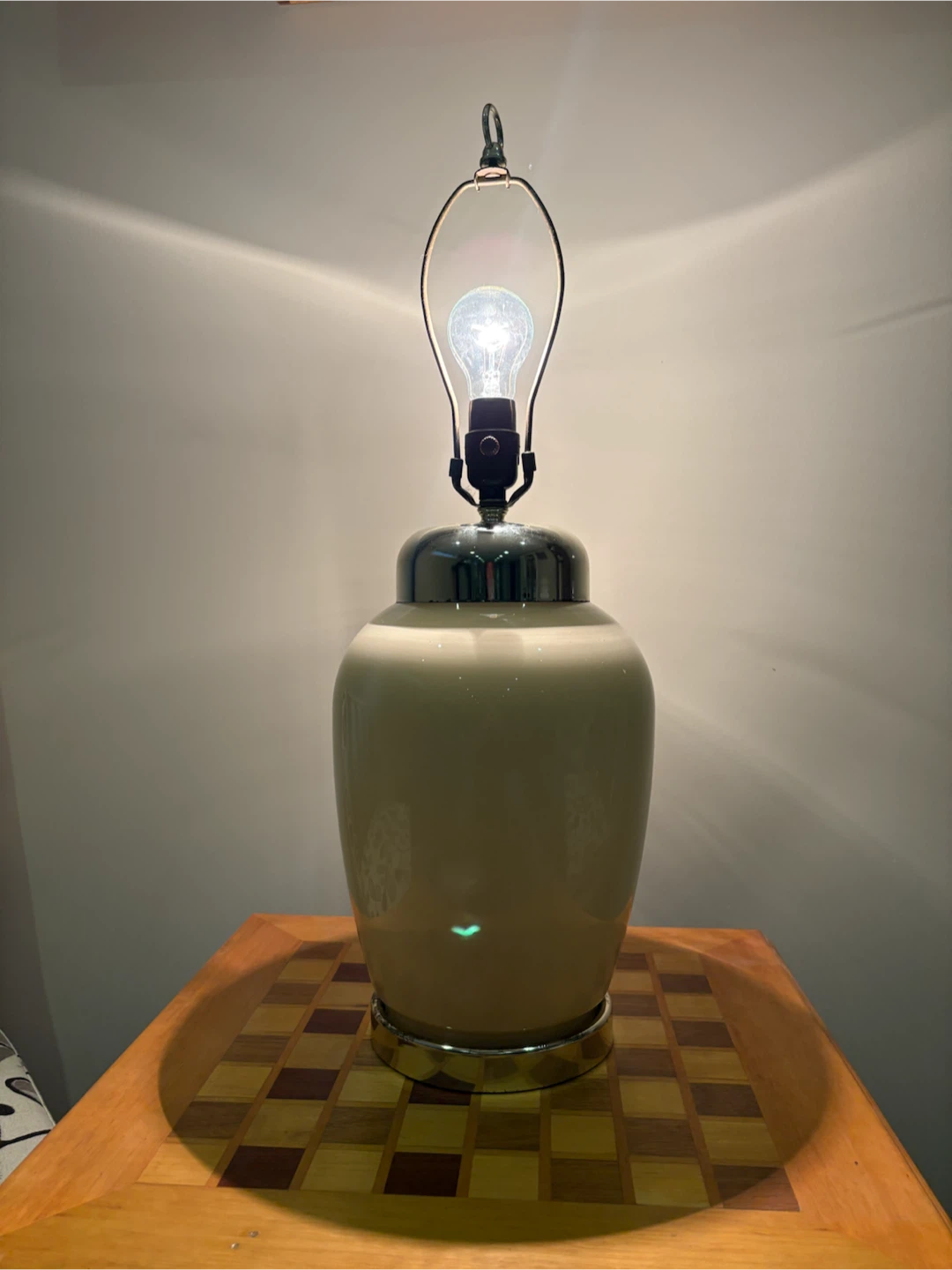 Vintage Cream Ceramic Table Lamp. It works. - photo 2