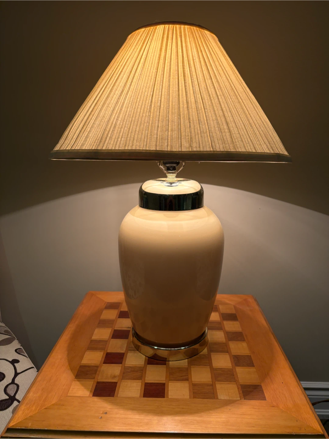 Vintage Cream Ceramic Table Lamp. It works. - photo 3