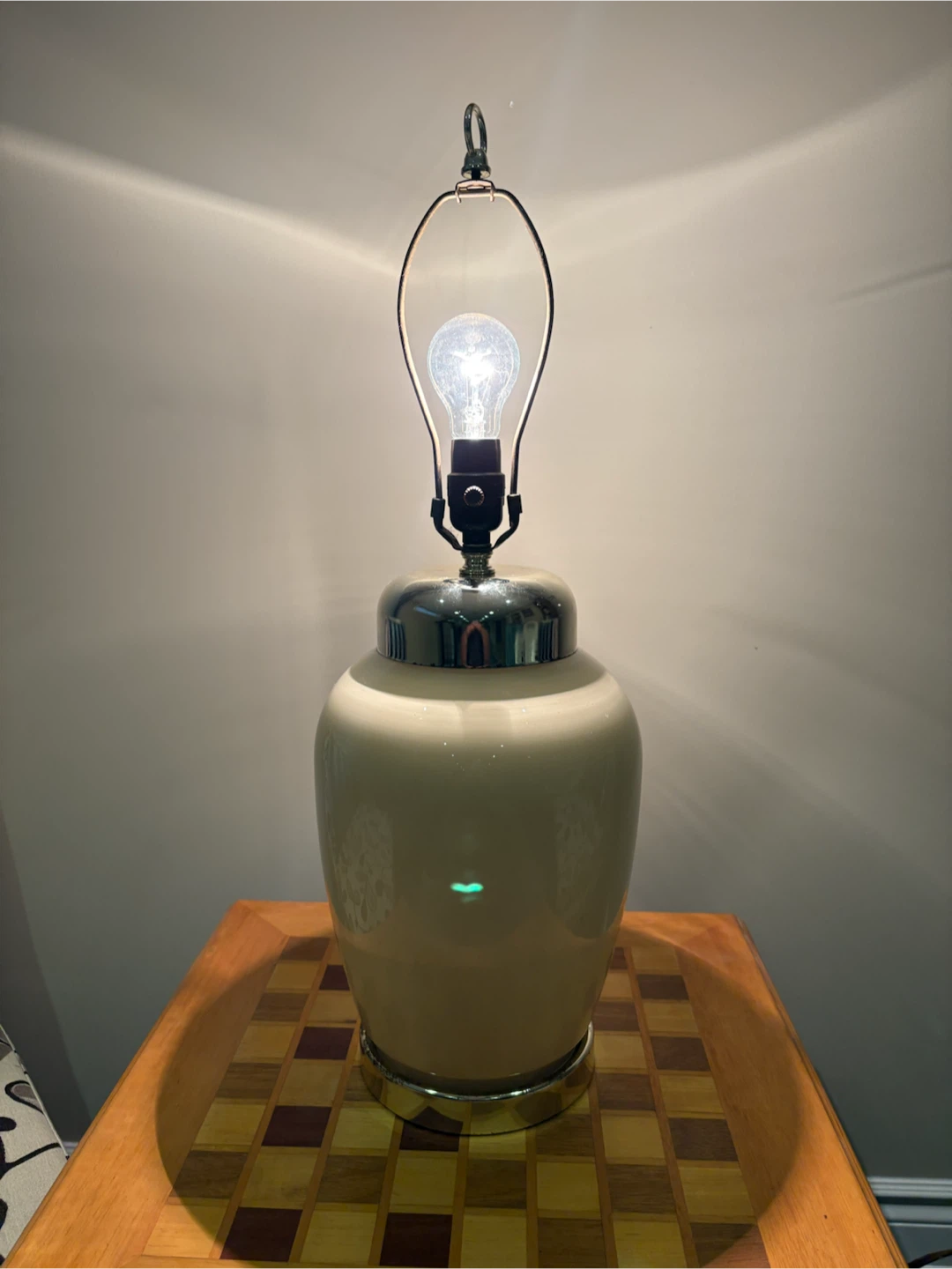 Vintage Cream Ceramic Table Lamp. It works. - photo 4