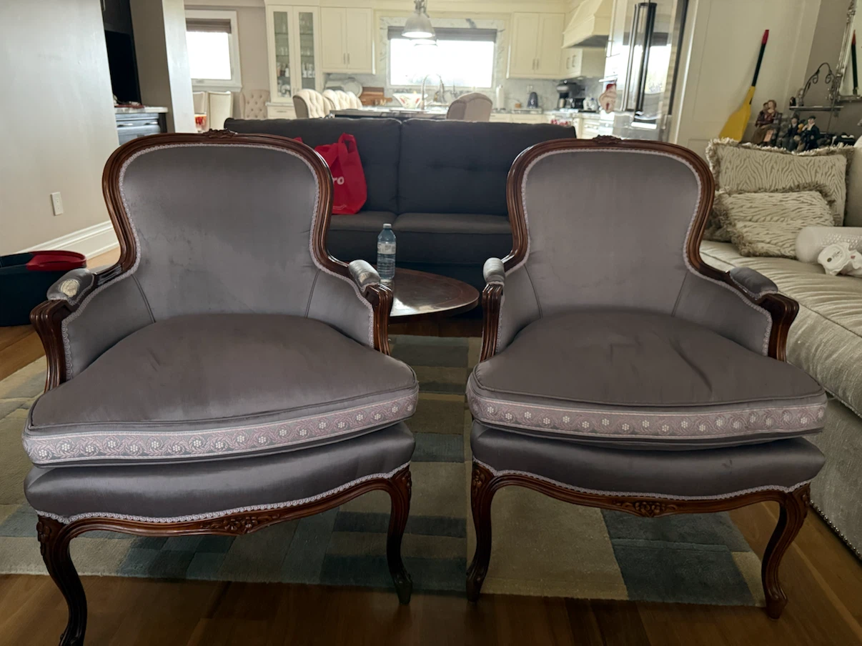 Windsor House Collection Loveseat and Chairs - photo 4