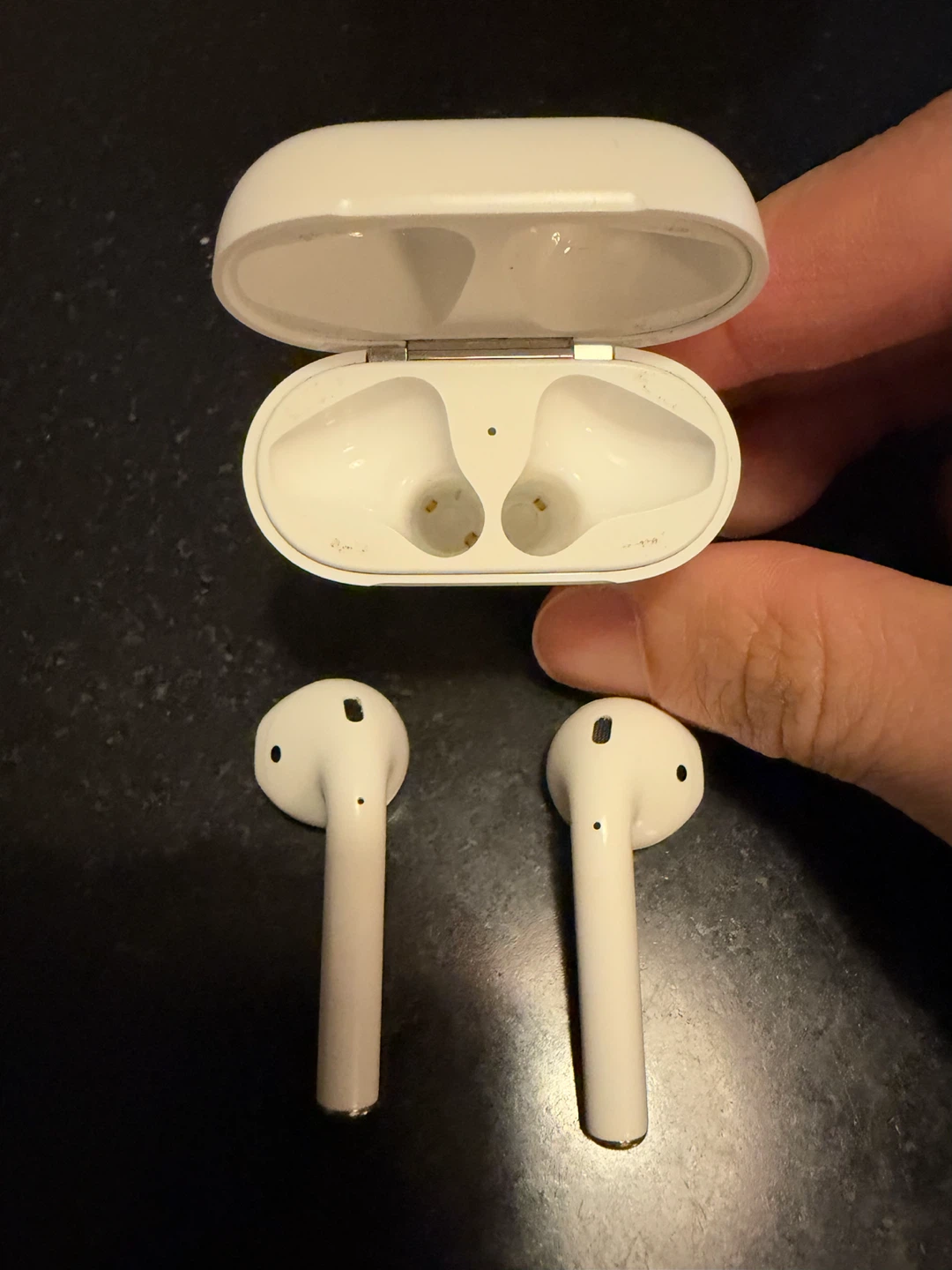 Apple AirPods 1st Generation A1523 with charging cable - photo 3