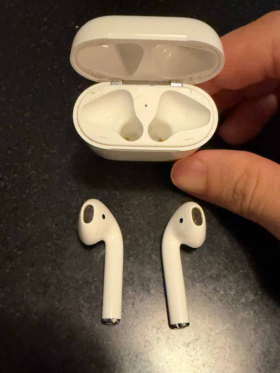 Apple AirPods 2nd generation A2031 with charging cable - photo 4