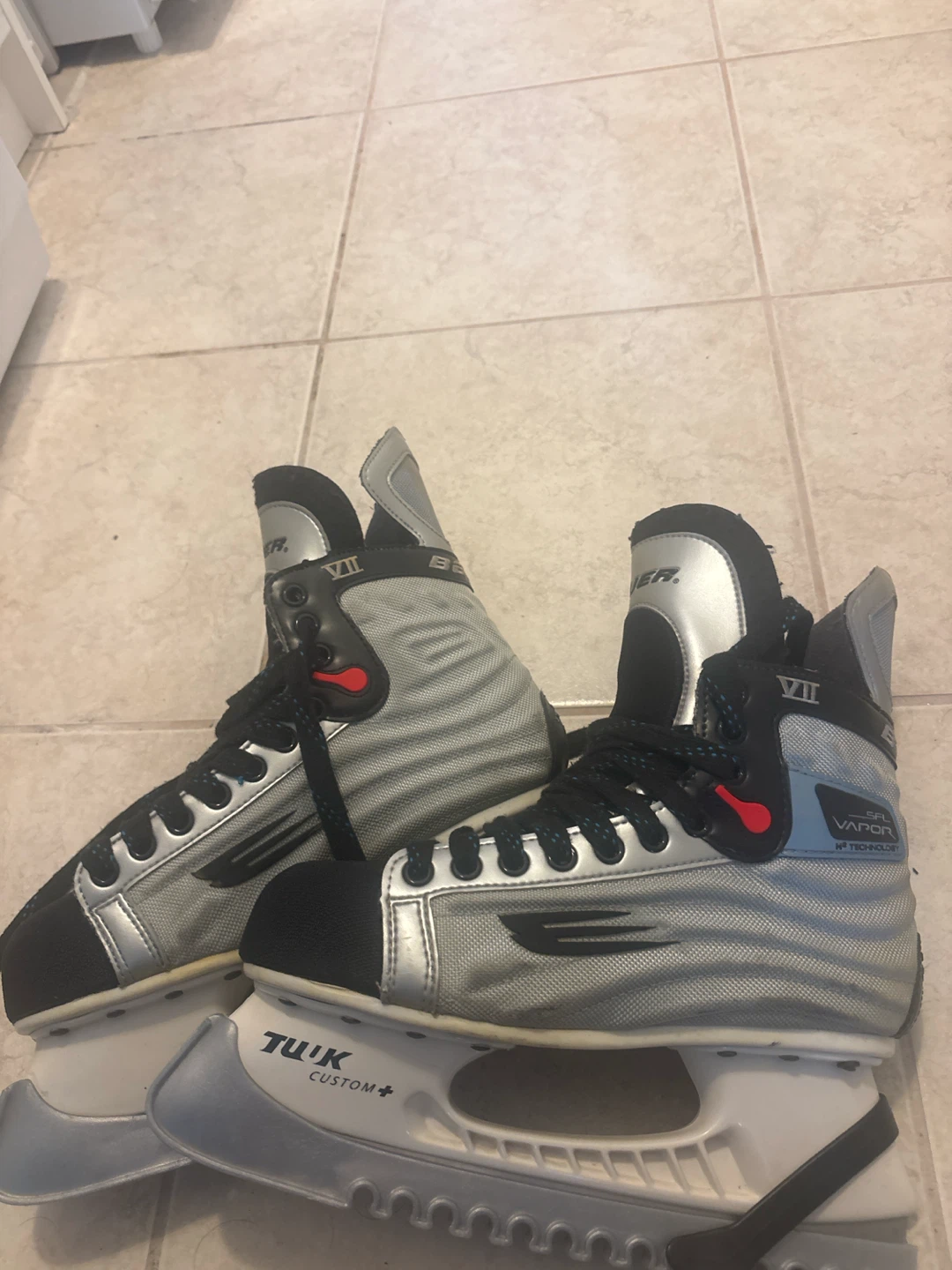 Bauer Vapor VII Hockey Skates Size 7EE