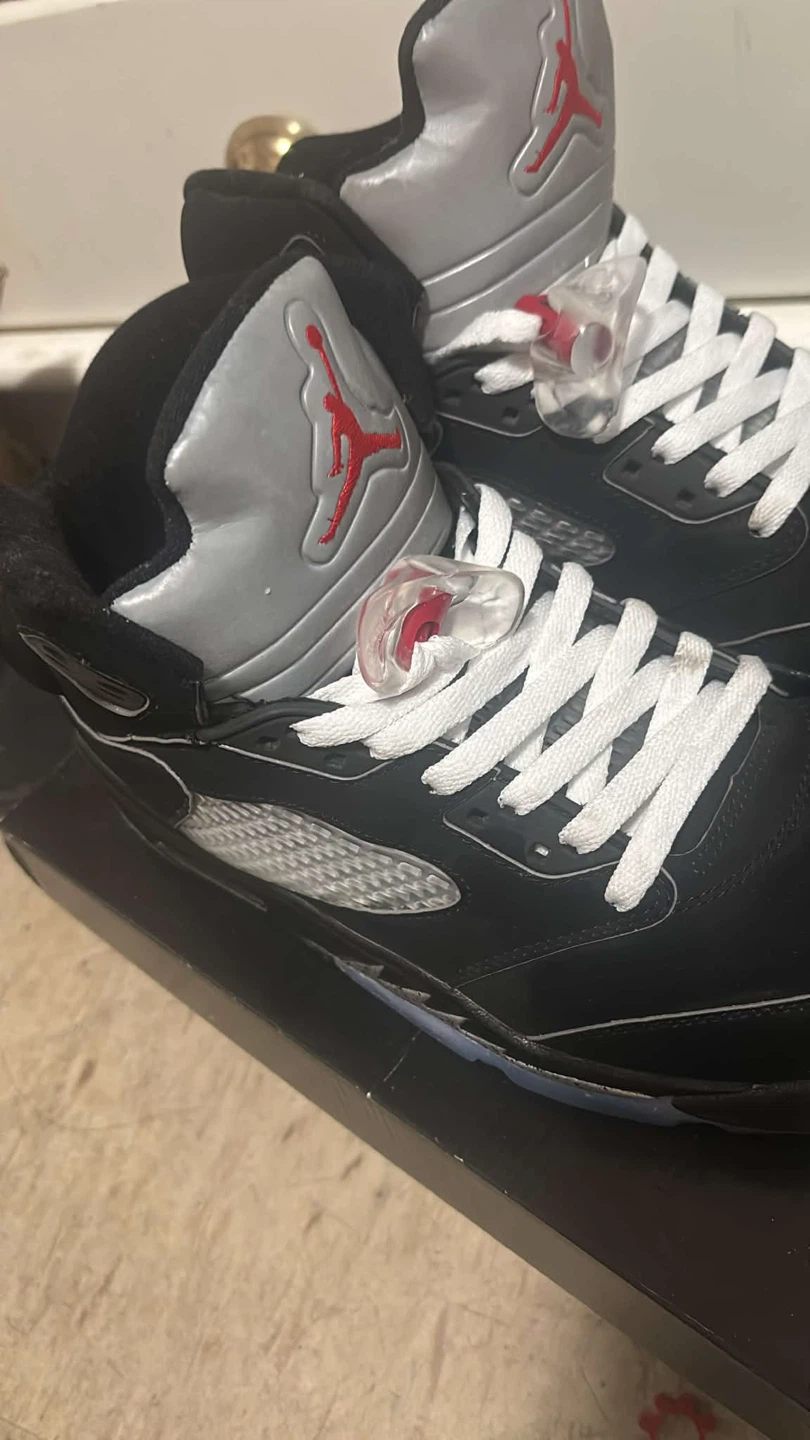 Air Jordan 5 Black Metallics - photo 2