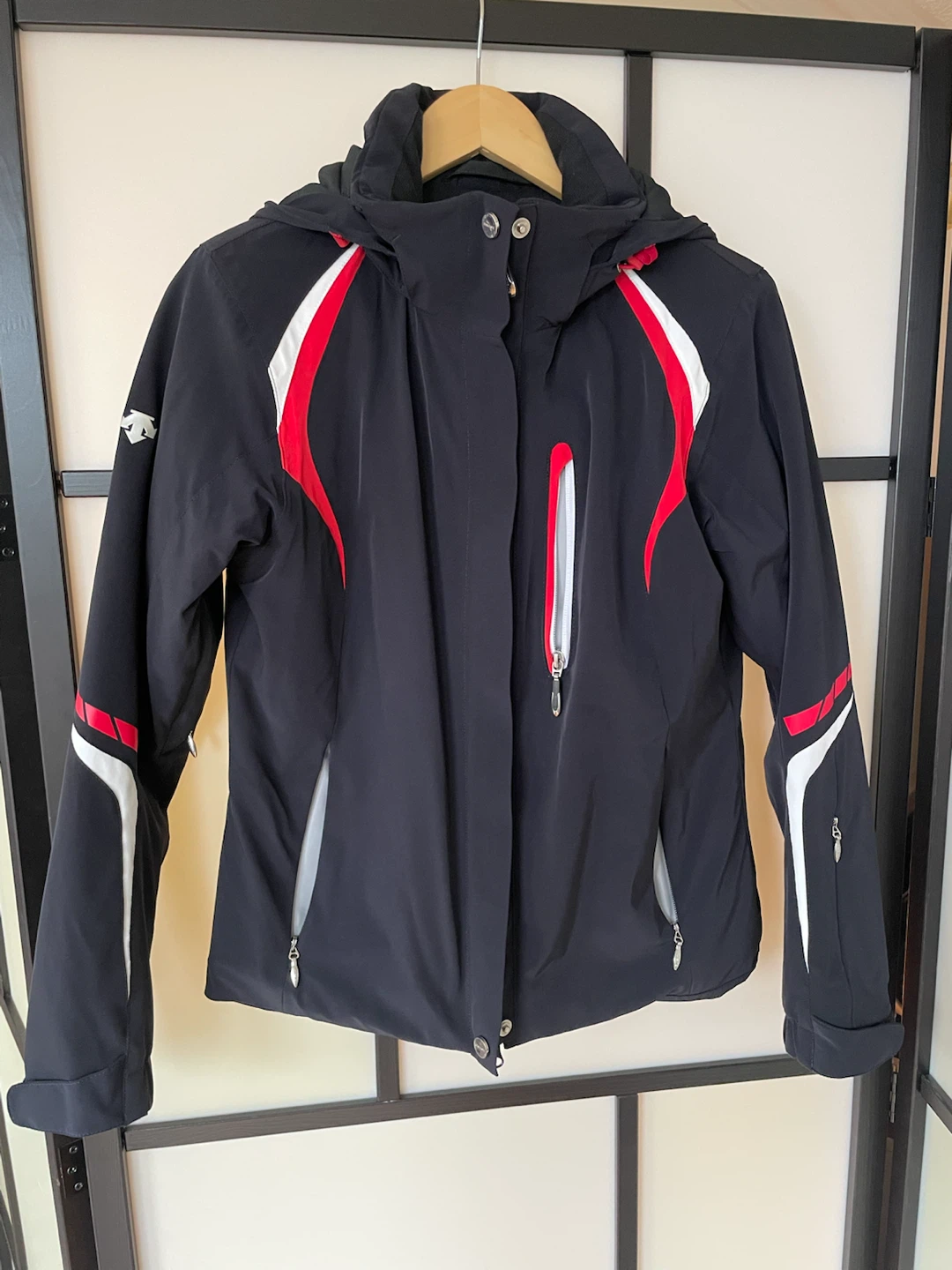 Like New Descente Women's Ski Jacket