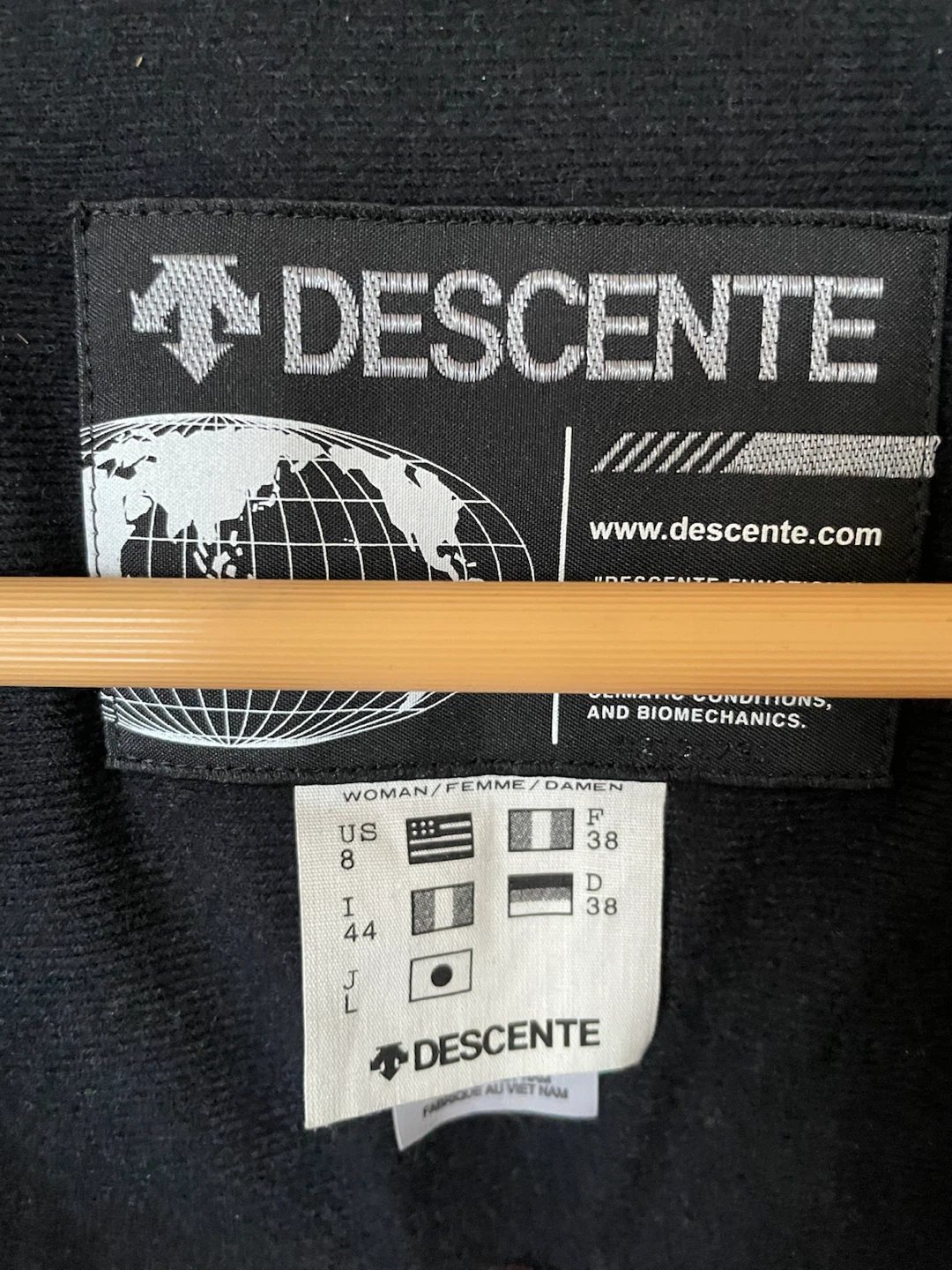 Like New Descente Women's Ski Jacket - photo 3