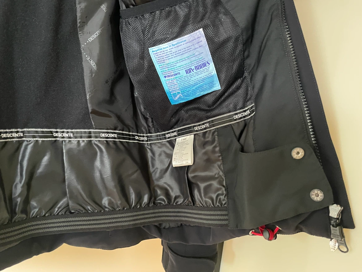 Like New Descente Women's Ski Jacket - photo 4