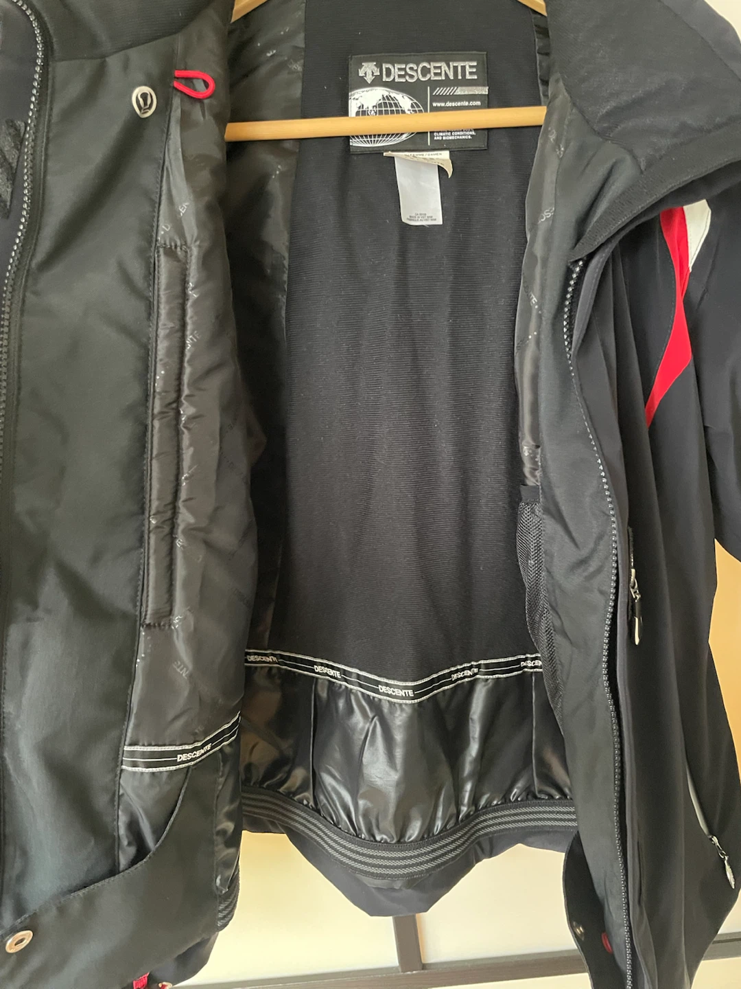Like New Descente Women's Ski Jacket - photo 5
