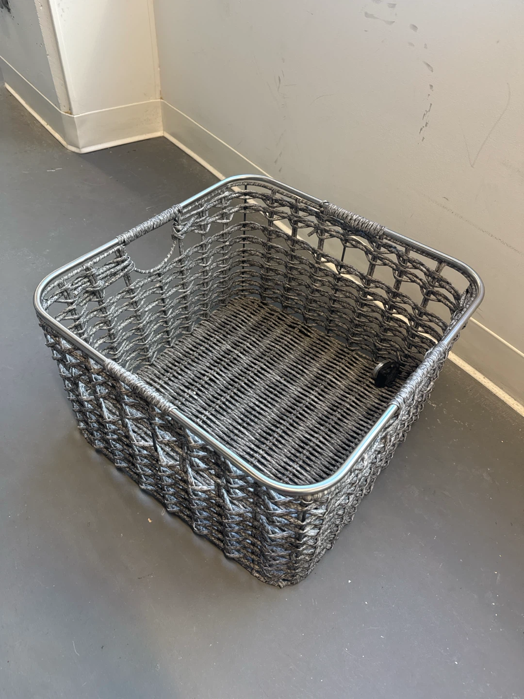 Woven storage basket with metal frame - photo 2